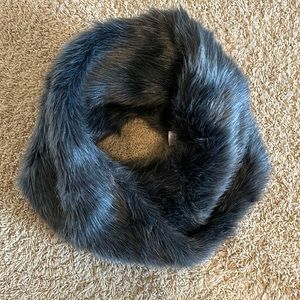 NWOT Anthropologie gray faux fur twist infinity scarf